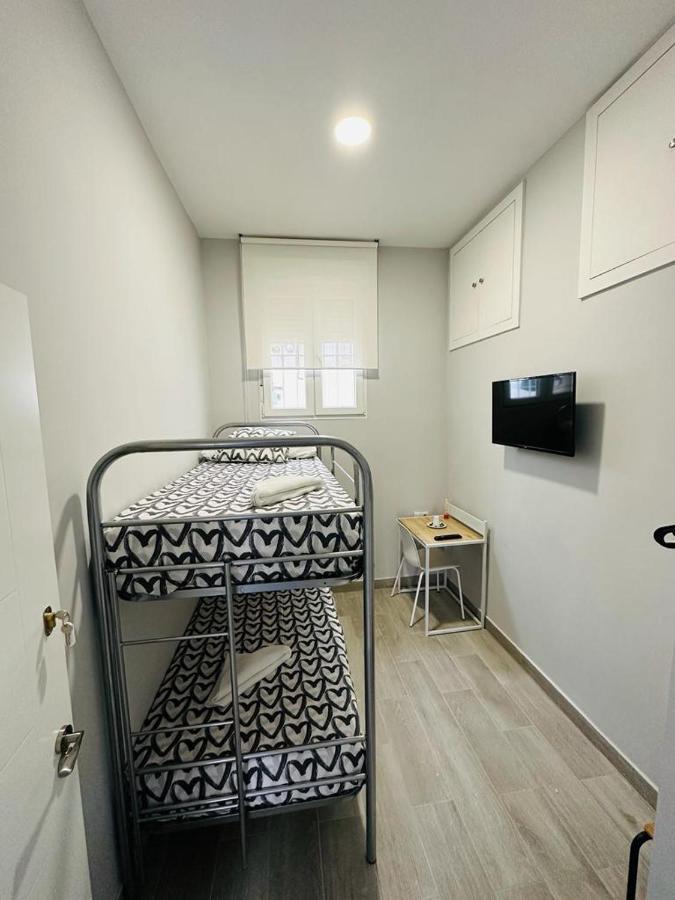 Hospedaje Cuatro Vientos Madrid Exterior foto